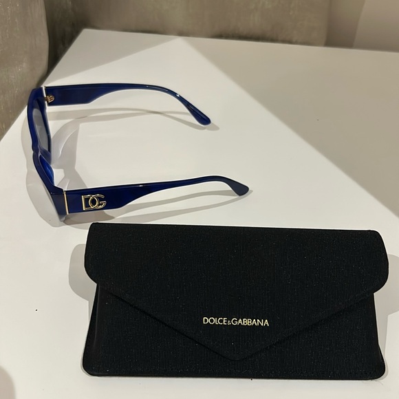 Dolce & Gabbana cat eye sunglasses in Marble Blue - Picture 4 of 5
